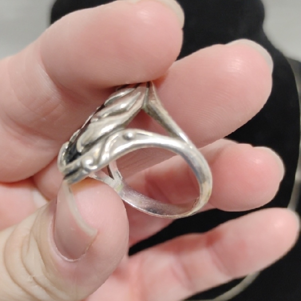 SALE! Vintage Sterling Silver & Black Onyx Navajo Ring W Scrollwork Sz.7 - Picture 9 of 11